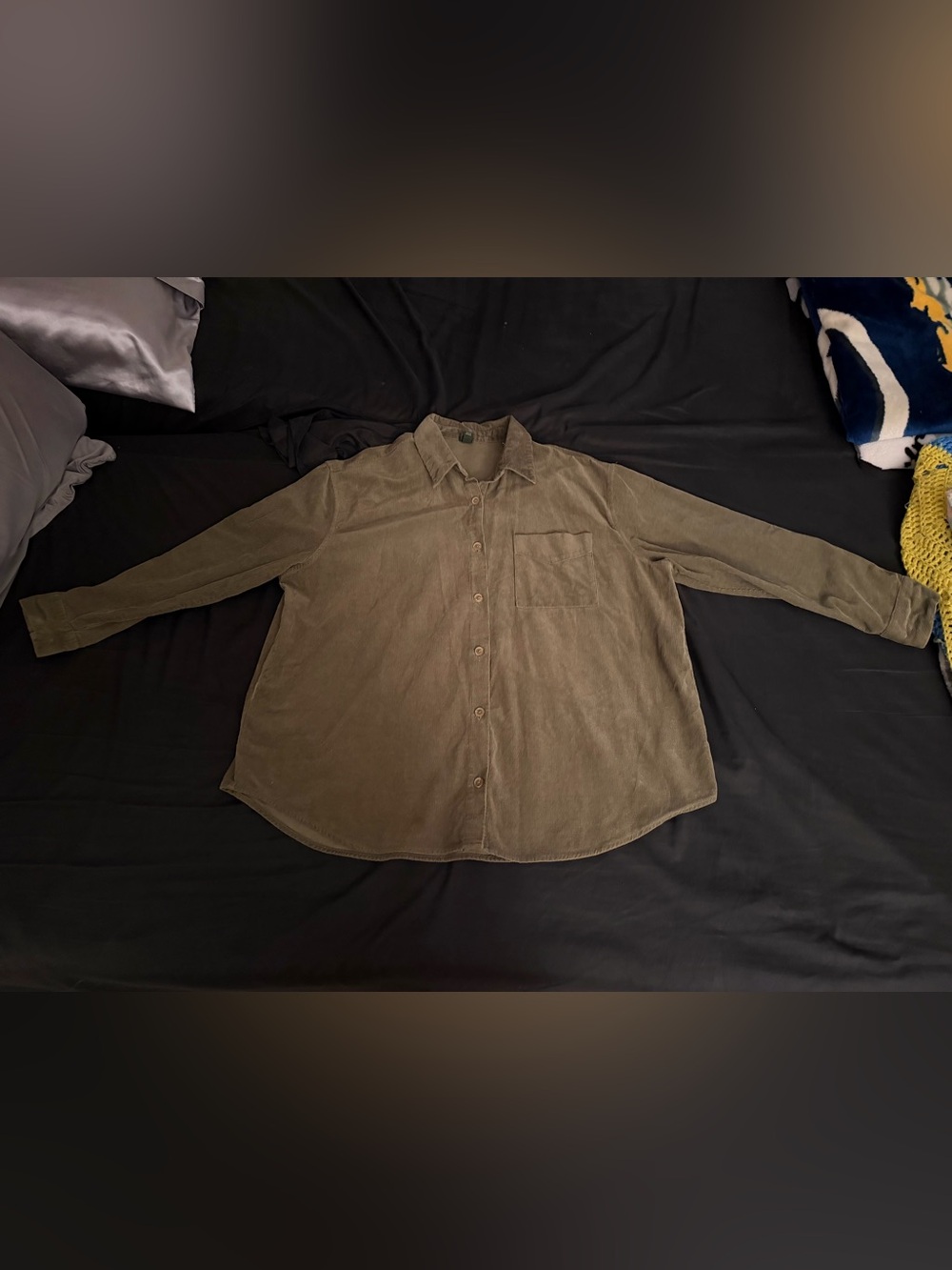 Junior’s Wild Fable olive green corduroy shacket with pockets in size XL EUC
